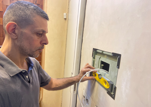 tech-in-control-certified-control4-dealer-in-wall-touch-screen-installation-beverly-hills